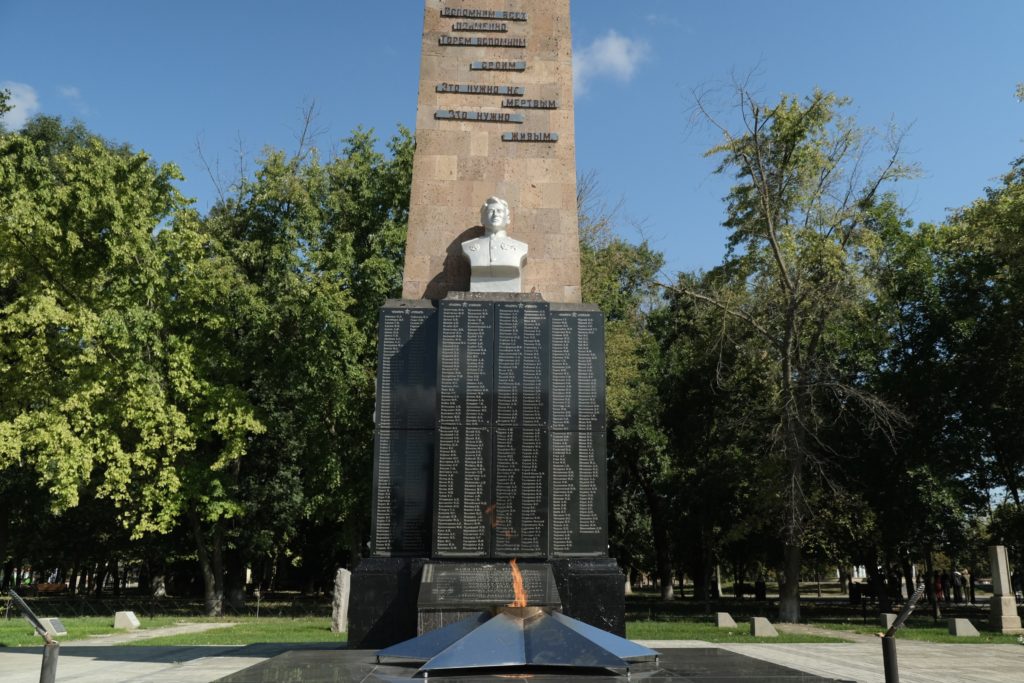 Обелиск-землякам-погибшим-в-годы-Великой-Отечественной-войны-станица-Калининская-2