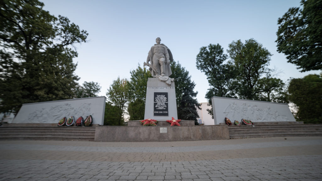 памятник-советским-воинам-освободителям-города-Краснодара-от-немецко-фашистских-захватчиков